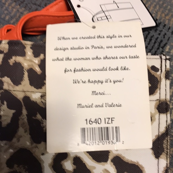 2 matching travel bags. Never used. - Picture 5 of 9